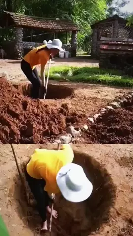 Esta increíble mujer cavó un pozo utilizando solo sus manos #pozo #pozodeagua #construccioncasas #mujerimparable #construye