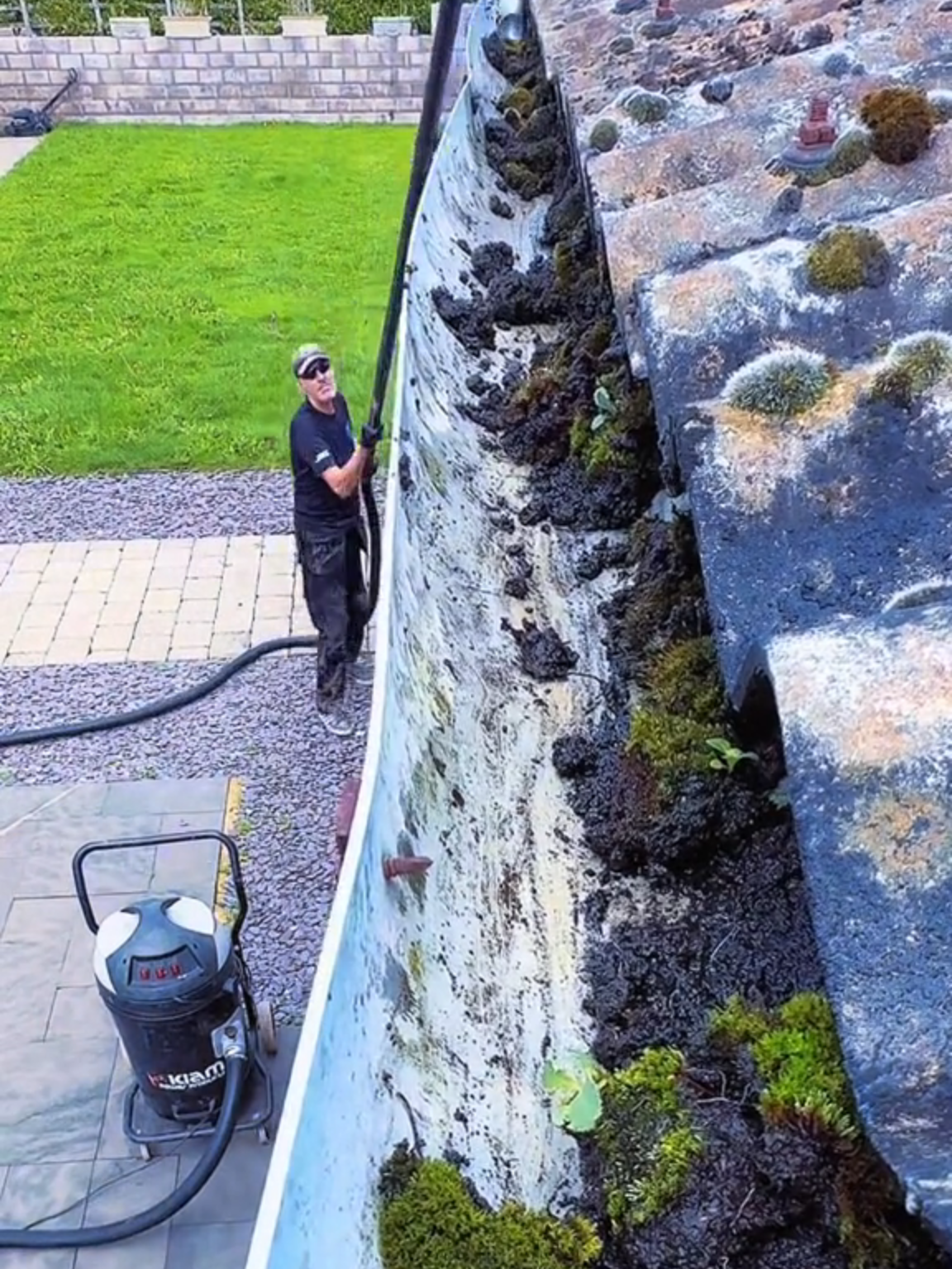 Using a Cyclone Vac System to clean gutters! ✨(IG🎥: @aquacleansepro) #Unreel #Extreme #Cleaning #Gutters #Satisfying