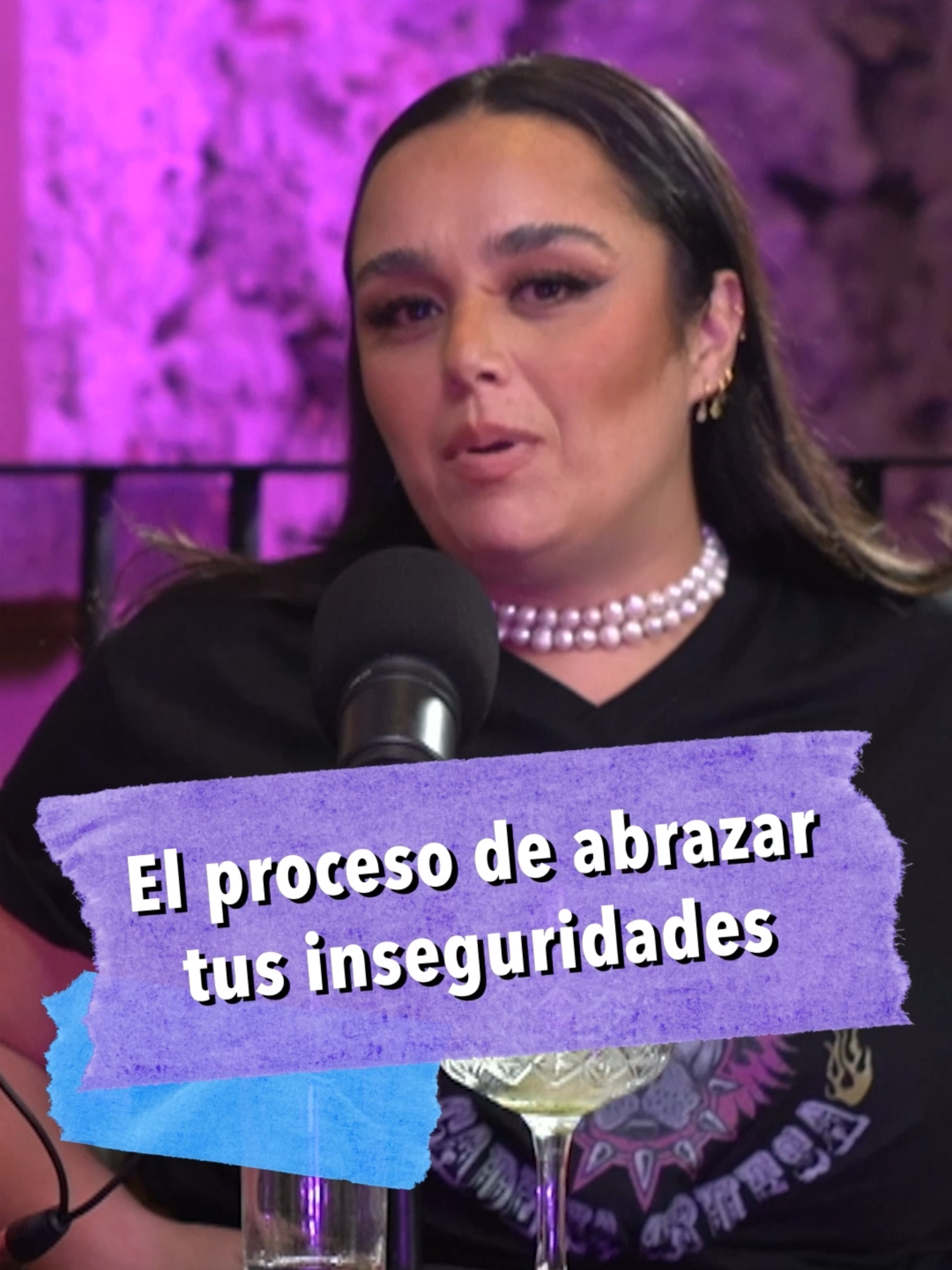 Con esto no damos pie a que se sientan con el derecho de señalarnos nuestras inseguridades ✋🏻, solo mostramos cómo las abrazamos y sabemos que están ahí😉 Ep 9 | T3 - “Cumplidos VS Insultos” @monicamakaco #6decopas #6dc #podcast #seisdecopas #fyp #6decopaspodcast #cumplidos #insultos