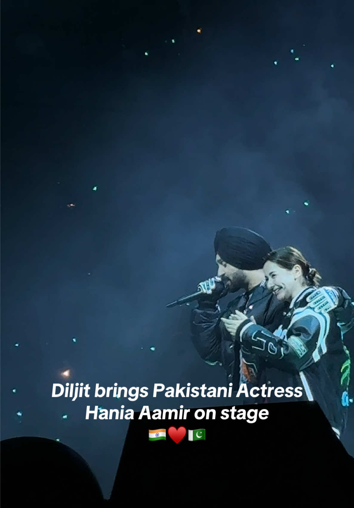 Diljit brings Pakistani Actress Hania Aamir on stage during his London Concert 🇮🇳♥️🇵🇰 #diljitdosanjh #concert #london #o2 #humtv #pakistan #punjabitiktok #fyp #browntiktok #haniaamir #badshah 