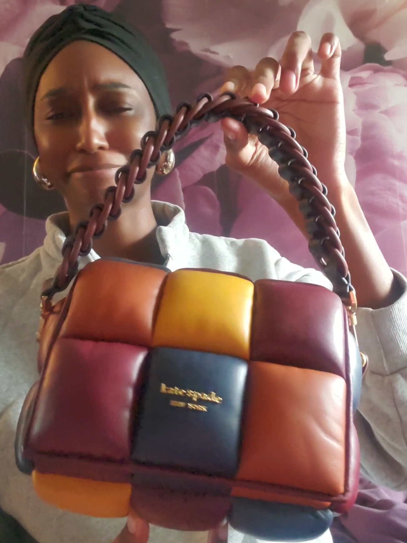Unboxing my new fall obsession 🍁: This Kate Spade Boxxy Bag found on Poshmark is proof that sustainable fashion is stylish and smart! Let’s talk materialism vs. creative expression, and why shopping secondhand is a win-win. #SustainableStyle #PoshmarkFind #KateSpadeBag #FallFashion #UnboxingStory #SecondhandChic #ShopSustainably #CreativeExpression #LuxuryOnABudget #MaterialismVsCreativity #FallFashion2024 #TallGirlStyle #ThriftedTreasures #SustainableFashion 