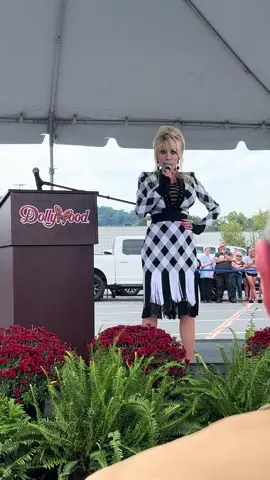 Dolly Parton donates 1 million dollars to help with Hurricane Helene relief In addition, the Dollywood Foundation and Dolly’s East Tennessee businesses will match her donation with a 1 million #dolly #dollyparton #hurricanehelene 