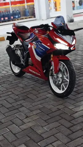 tenang aja#cinematic#cbr#150cc #cinematiccbr150 #cbr150rmodifikasi #cbrk45r #tricolor #fyp #4u #fypシ゚viral 