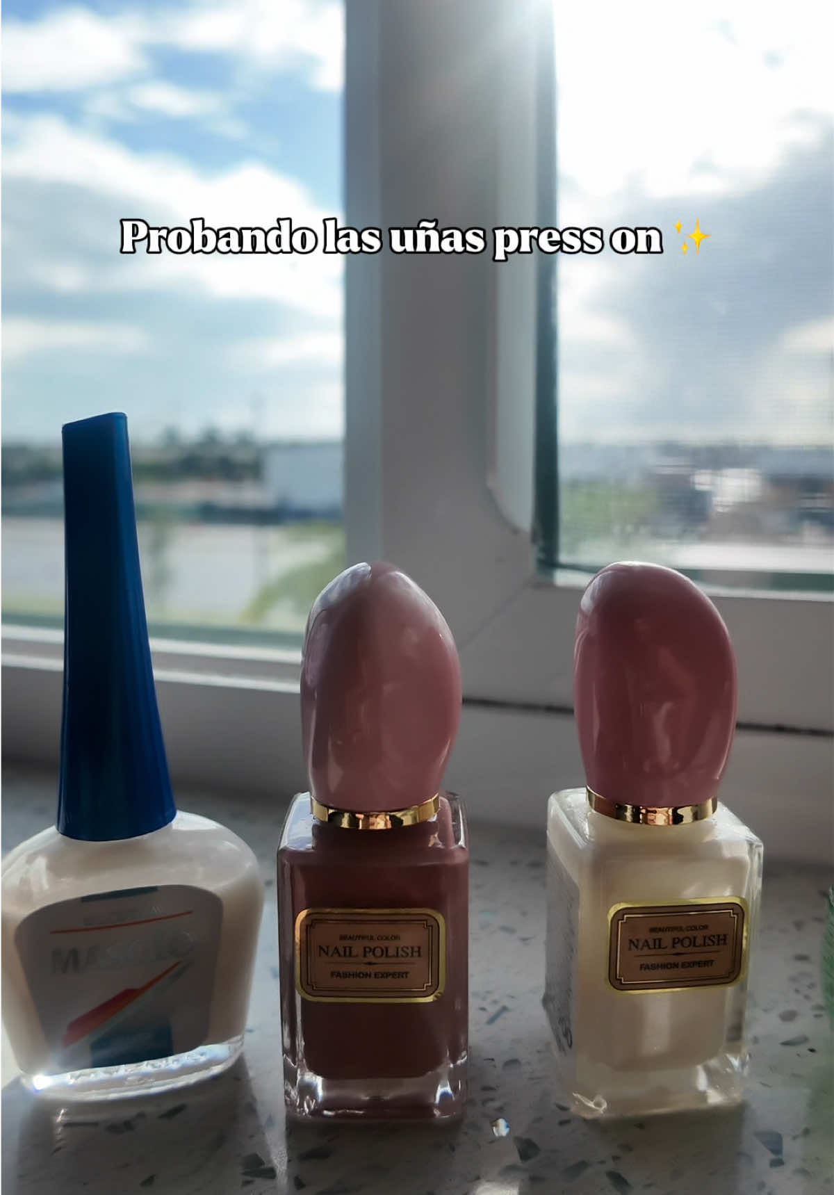 ¿Han usado estas uñas? Extraño las uñas acrílicas en Colombia de 20 usd 🥺💔  #uñas #uñasacrilicas #uñaspresson #latinasbelike #nailsoftiktok 