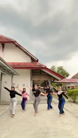 pitaloka smanba dancer ❤️‍🔥#penari #soundviral #fyp #trendtiktok #trend#bumiayu_tiktok__ #bantarkawung #masukberanda 