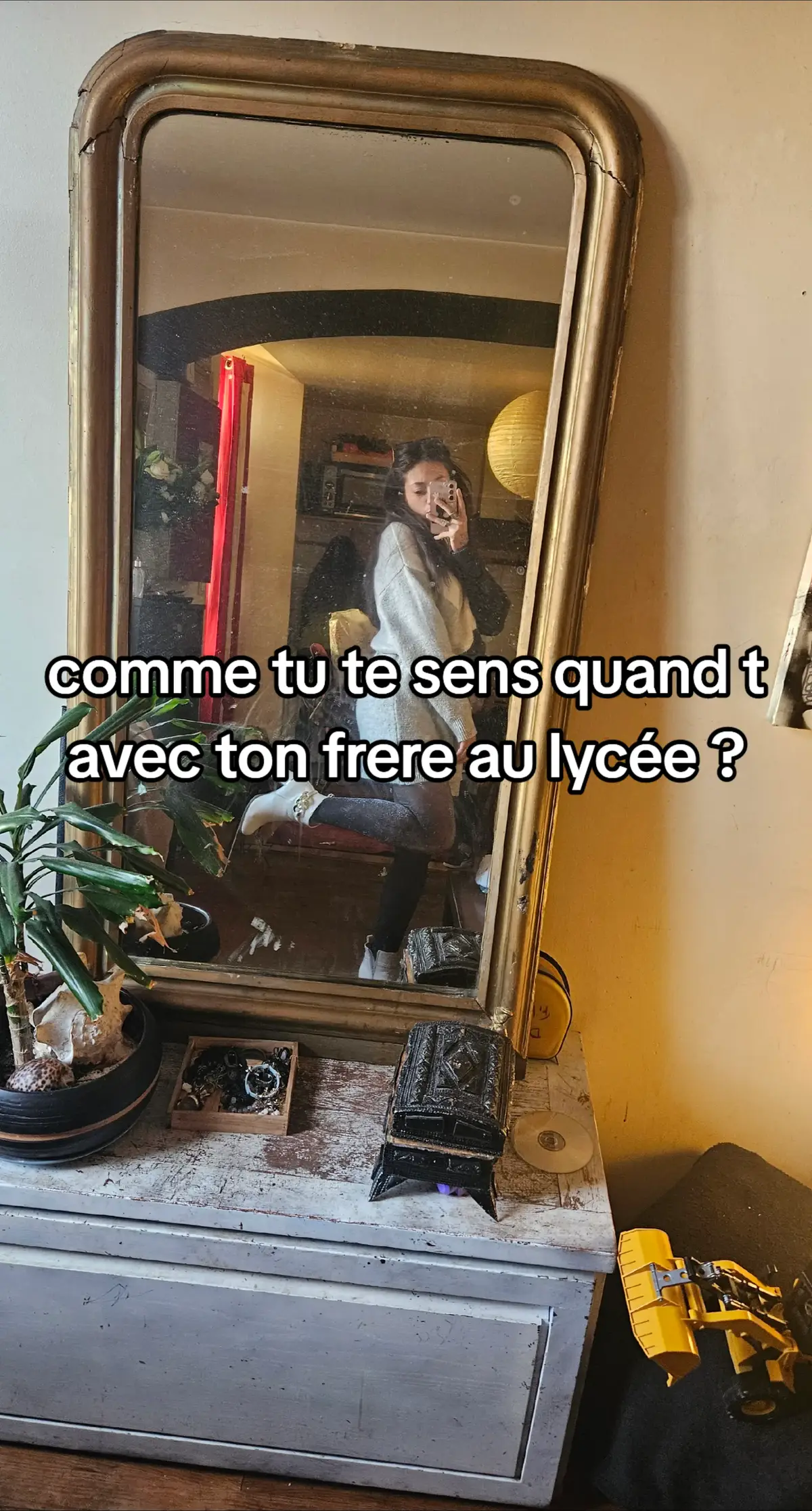 #viral  la vie c'est une dinguerie d'être la sœur d'un chouchou des nanas la toute les filles me dem1nde à moi son insta après 