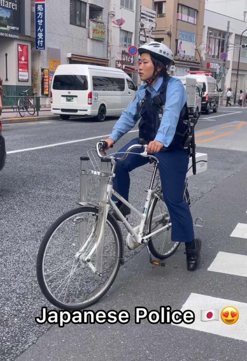 Beautiful Japanese police 🇯🇵😍👮 #tokyo #japan #日本 #東京 #fyp #forupage #forupage #foru #police #beautiful #警察 #美人 