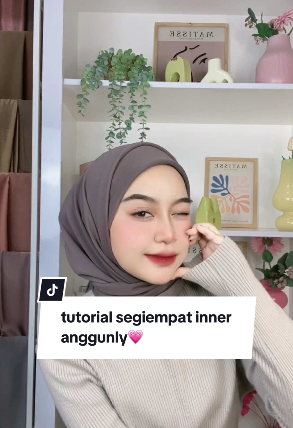 Membalas @anak bungsu gampang banget kann? ayo checkout hijabnya sekarang juga pas live yah biar dapet voucher promonya💗#segiempathijab #segiempatinner #segiempatinstan #segiempatinstan2layer #rekomendasi #BeliLokal #promoguncang1010 #TikTokShop #belanjaditiktok #gilagilajualan #PayLaterIDN 