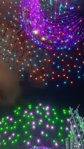 Ketika Senja datang  struktur ini di terangi dengan  Garden Rhapsody  Pertunjukan lampu & Suara di Garden by the bay Singapore , cari spot terbagus sblm show berlangsung dan nikmati pertunjukan nya 🥰😘🤩🎉#fyp #fypシ゚viral #gardenbythebay  #gardenrhapsodysingapore  #lightshow #singapore 