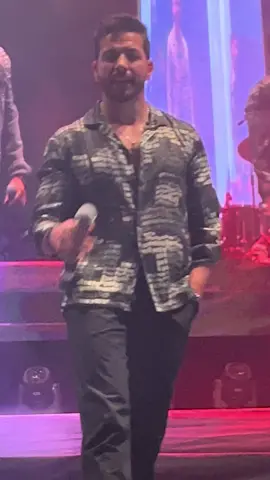 No canto para ser feliz, soy feliz porque canto. #pauloquevedo #musica #pop