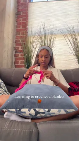 This is exactly how i feel learning to croceht. I currently have a massive worm. 🪱🧶🐛#crochet #beginnercrochet #blanket #crochettok #crochetblanket #medschool #hobbies #medschoolhobbies 