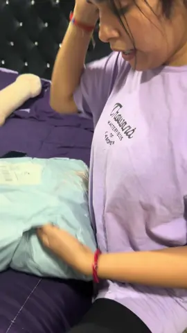 Esa almohada nada que ver🤣🤣 @Lizbet Reyes #paratii #fypシ゚ #viralvideo #twins #sisters #videos #tiktok #gemelas #viraltiktok #sisterlove #fyppppppppppppppppppppppp #funny #hermanas 