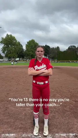 Is oaklyn a giant or is coach kirsten really that short?? #softball #teammates #friends #softballlife #coaches 