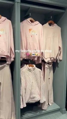 🎀🛒💫 #explore #girls #كسبلوررررررررر #fyp #itgirl #foryourpage #kwt #foryou #hollister#shopping @hollister #girlshopping #الشعب_الصيني_ماله_حل 