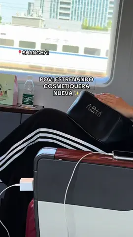 Aria irá contigo a donde vayas!!! Son 4 colores de cosmetiqueras SUPER AMPLIAS Y DE UNA CALIDAD EXCELENTE ✨🔝📲 Contáctanos en el link de nuestro perfil para conocer nuestra línea completa de #cosmeticos #maquillaje #Vlog #flypシ #ventasonline 
