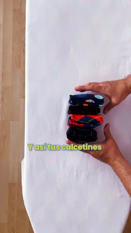 ¿Sabías que la forma en que doblas tus calcetines puede hacer que te duren más? 👀👣 Con esta técnica, mantendrás tus calcetines en mejor estado y tu cajón bien organizado. 🧦✨ Si te interesa aprender más tips de organización, ¡no te pierdas mi taller presencial Clóset Inteligente: Más Orden, Menos Estrés el 21 de noviembre en Ciudad de México! Comenta este video si quieres recibir más información y asegura tu lugar. ¡Nos vemos pronto! #OrdenEnCasa #TallerDeOrganización #CalcetinesPerfectos #TipsDeOrden #OrganizaTuEspacio #MétodoOrdenadicto #ClósetInteligente #Ordenadicto 