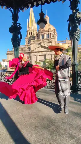 Cómo se llama la Canción? Desde La Hermosa Perla Tapatía  . . . #jalisco #vista #foryoupag #foryour #folklorjalisco #folklorjalisco #guadalajara #guadalajarajalisco #charrodress #balletfolklorico #visitmexico 
