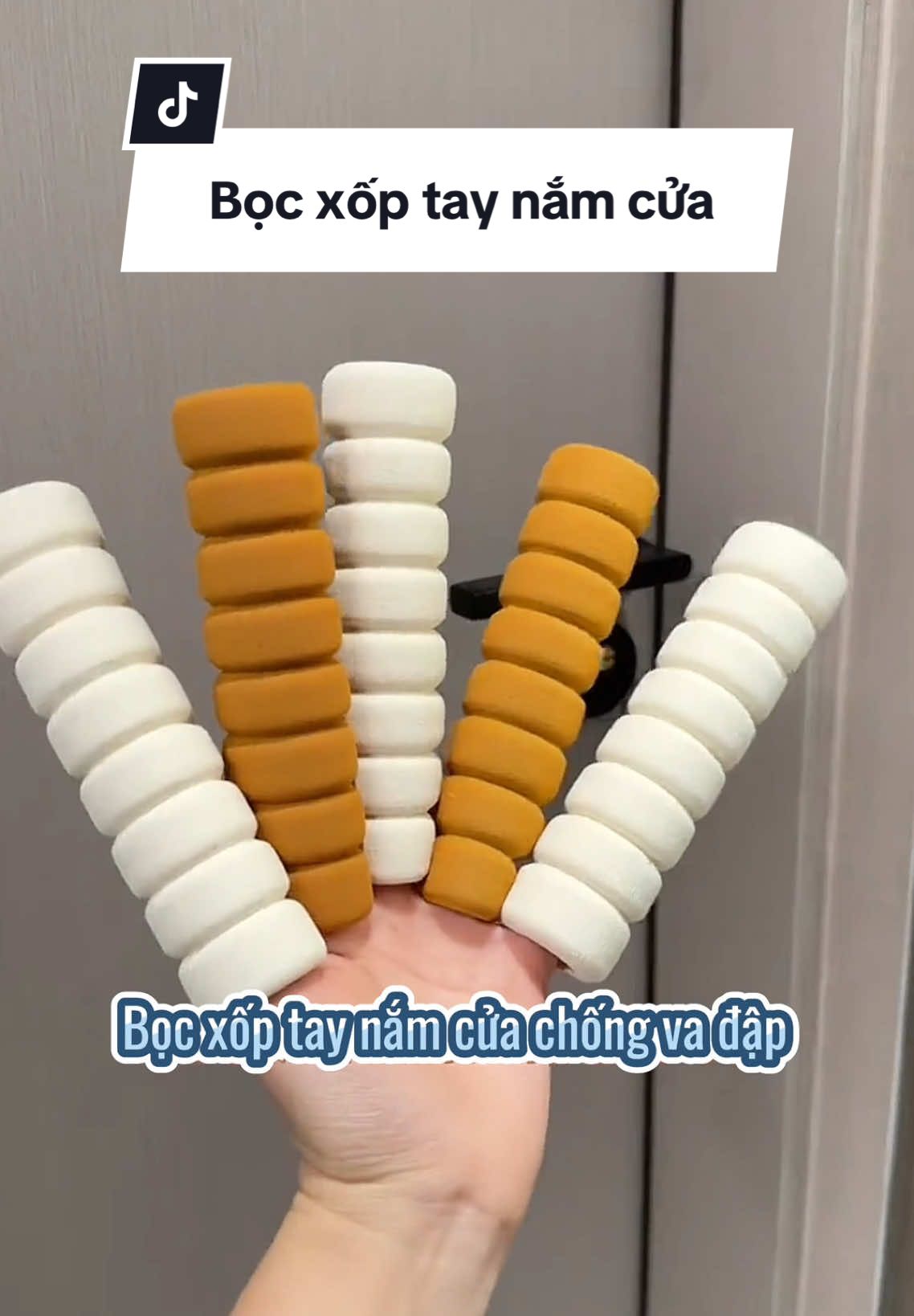 Bọc xốp tay nắm cửa mùa đông #bocxoptaynamcua #boctaynamcua #boctaynamcuachongvadap #boctaynamcuacaocap #giadungtienich #decorsiuxinh 