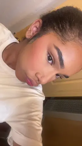 i love playing in makeup but taking it off is a lot  my hair looks a mess ik ignore it! 