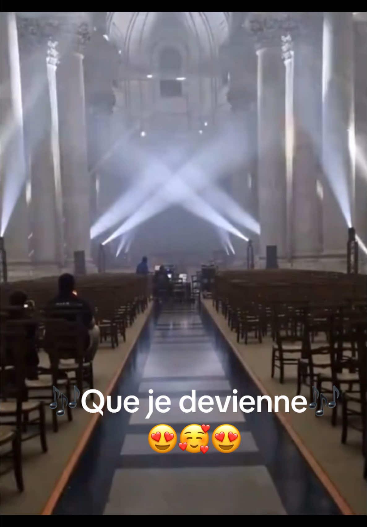 Quabd la cathedrale d’Arras reprenait l’instrumentale de 🎶Que je devienne🎶 pour les 90 ans de sa reconstruction et un son et lumiere grandiose 😊❤️🥰 #mylenefarmer #mylenefarmerfan #nevermore2024 