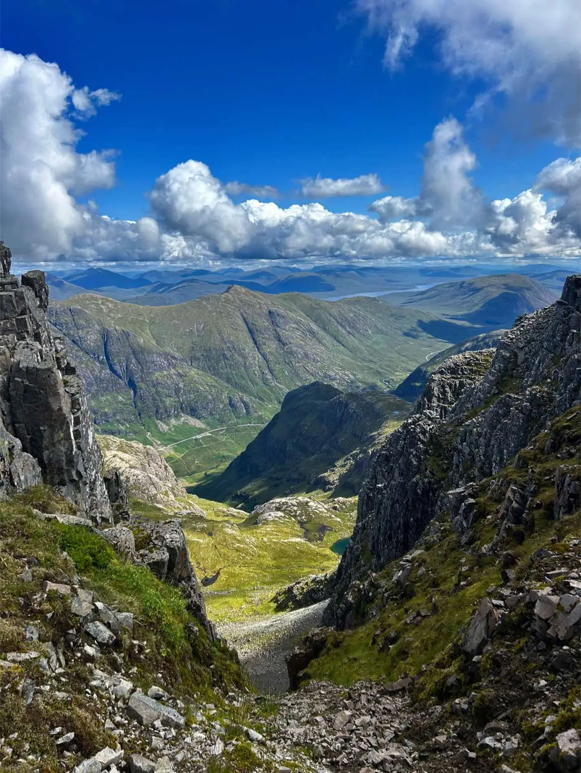 One of my favourite routes for good views 🏴󠁧󠁢󠁳󠁣󠁴󠁿 #Outdoors #mountains #Scotland #Hiking #glencoe #scottishhighlands #Summer 