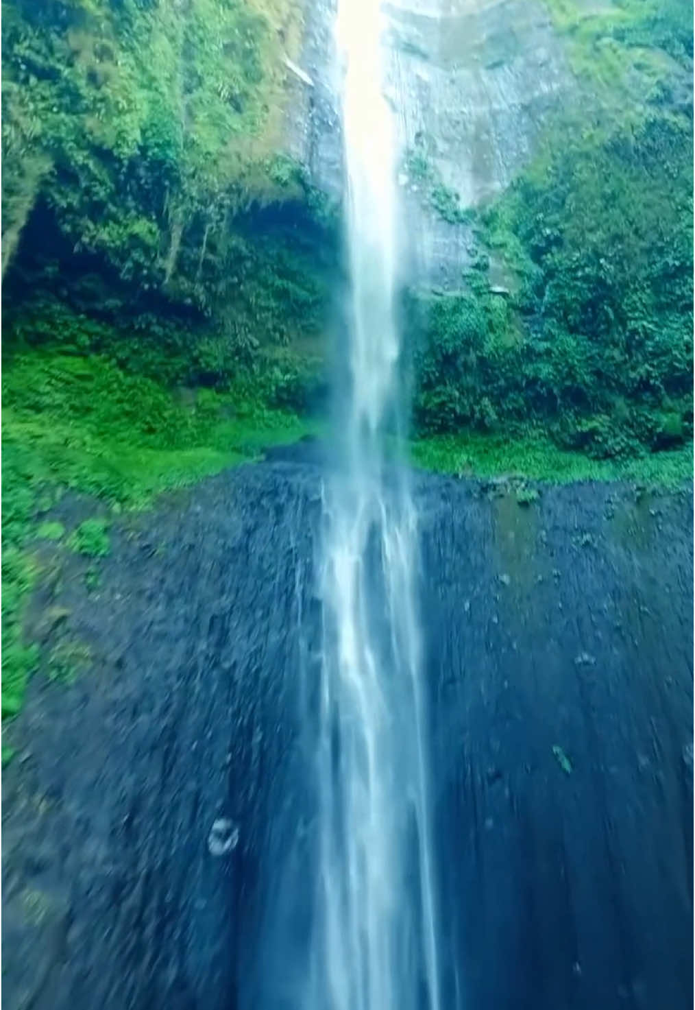 🎶Air Terjun Tumpak Sewu emang sangat menggoda 🎶 Pokoknya harus ke sini yaa 🎶 📍Air Terjun Tumpak Sewu, Jawa Timur Cr/IG Fpvjoe #WonderfulIndonesia #DiIndonesiaAja