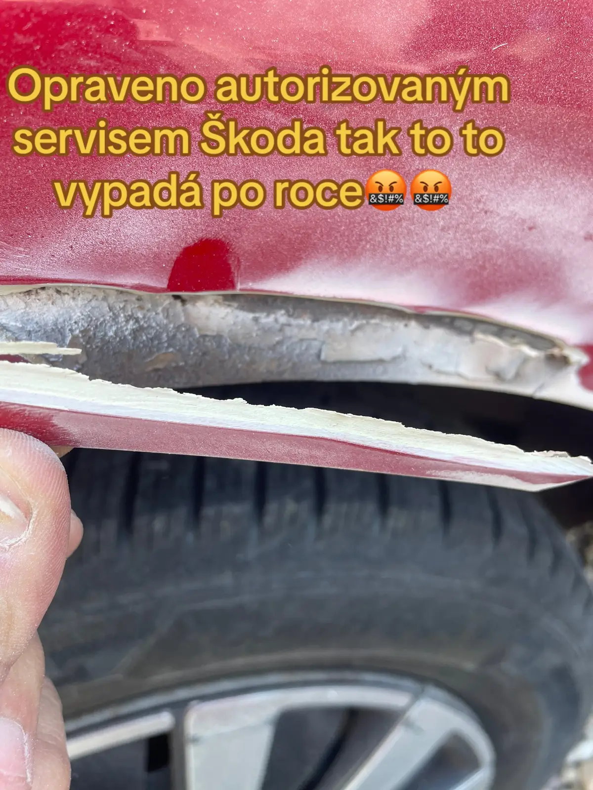 Nechtěl jsem si to dělat sám a po lehké havárii jsem to svěřil servisu na pojišťovnu ! Přímo do Škodovky .. Lem není ani vyklepaný narváno 0,5 cm kitu 🤬 #sk#skodai#citigoe#servisa#lakovaniu#autoa#cara#garazovelakovani