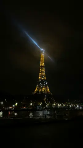 Golden lights & Parisian nights✨ #fyp #paris #travel #eiffeltower #views #lights #night #views #france #parisian 