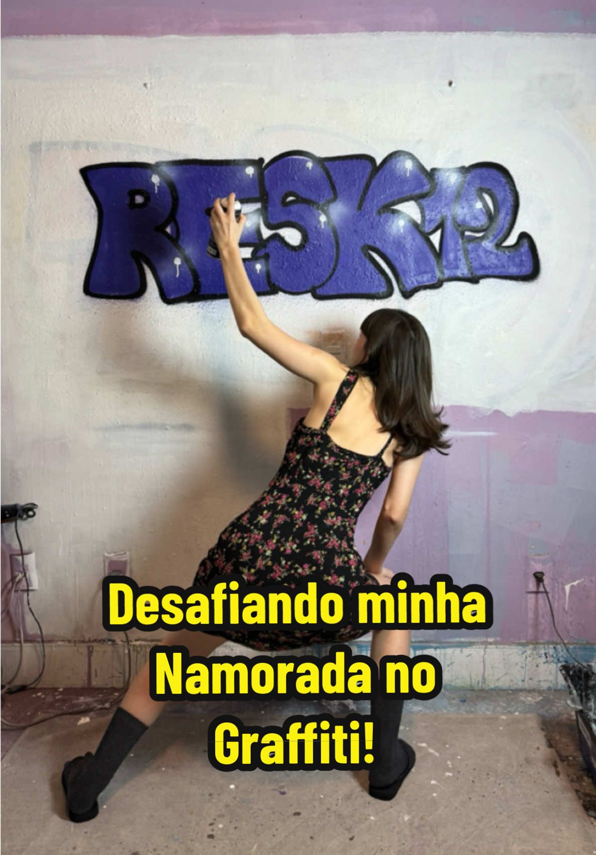 Desafiando minha namorada a fazer meu Graffiti! #desafio #namorados #letras #graffiti #contorno #spray #foryou #fyp #fypシ゚ #asmr #pov 