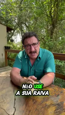 Não precisamos brigar com ninguém por causa de política e sim devemos respeitar a opinião de cada um e pronto.