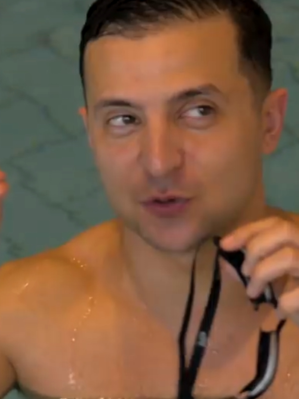 💚 last pool session of the day💚 #володимрзеленський #volodymyrzelensky #zelenskyyisthegoat #gorgeous #zekubiki #zelenskyukrayna @Karin🌻 @_ze.love_ 