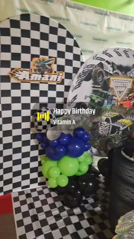 #monsterjam #monstertruck #kidsbirthdayparty #kids #celebration #event #party #balloongarland #event 