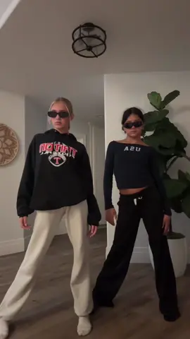 i’m bad….@Ella:) #dance #bad #duodance #dancechallenge #slay #tryit #dancers #sunglasses #baddie #francesca #fyp #fypage #viralvideo #viralvideo #viraltiktok #fy #francescajen 