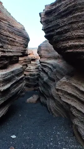 📍LAS GRIETAS, LANZAROTE   Las Grietas is quite literally translated into English as ‘the cracks’ and the rock formation is just that: a crack in the cliffside that you can walk through. The crack was caused when the volcanic plates of Montaña Blanca cracked. #lasgrietas #lanzarote #traveltiktok #drone #dji #djiavatafpv #fyp #viral #foryou ##