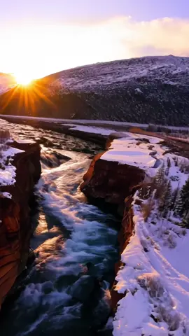 Relaxing Riverfly at Sunset #fpv #fpvdrone #sunrise #sunset #mountain #river #sky #drone #sunrise #sunset #dronefpv #dronefly #aesthetics #nature #natureza #naturevibes #NatureLover #beautiful