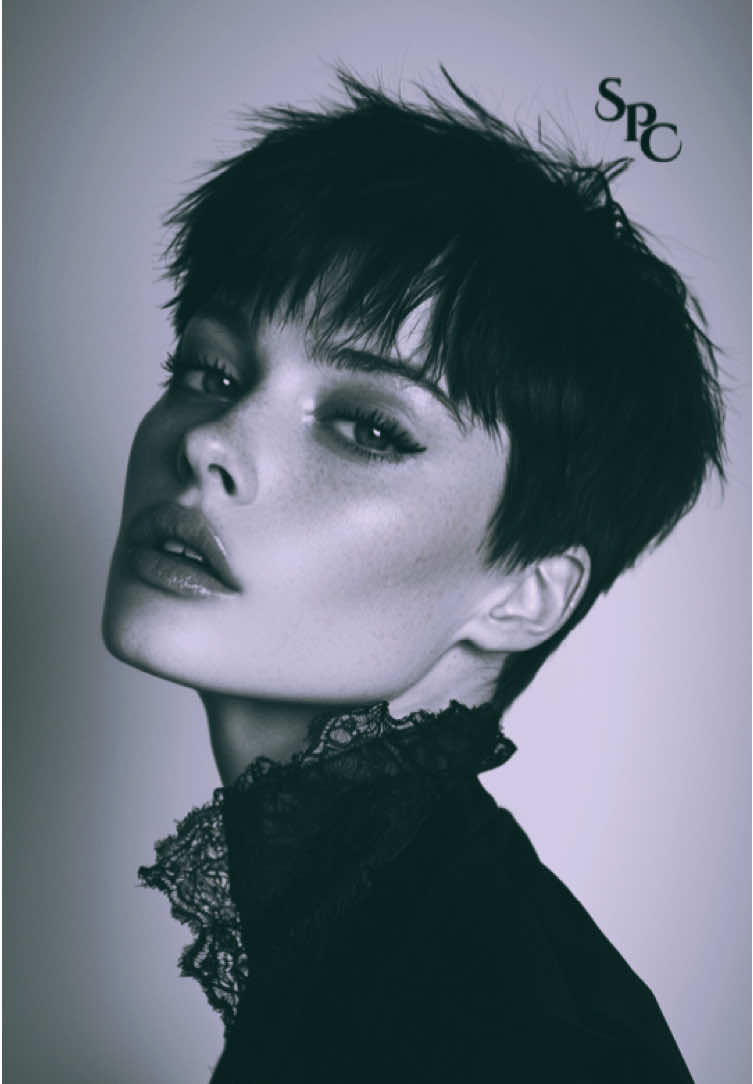 Sophisticated and polished #sleekpixie #modernstyle #shorthairelegance #chichaircut #hairinspo 