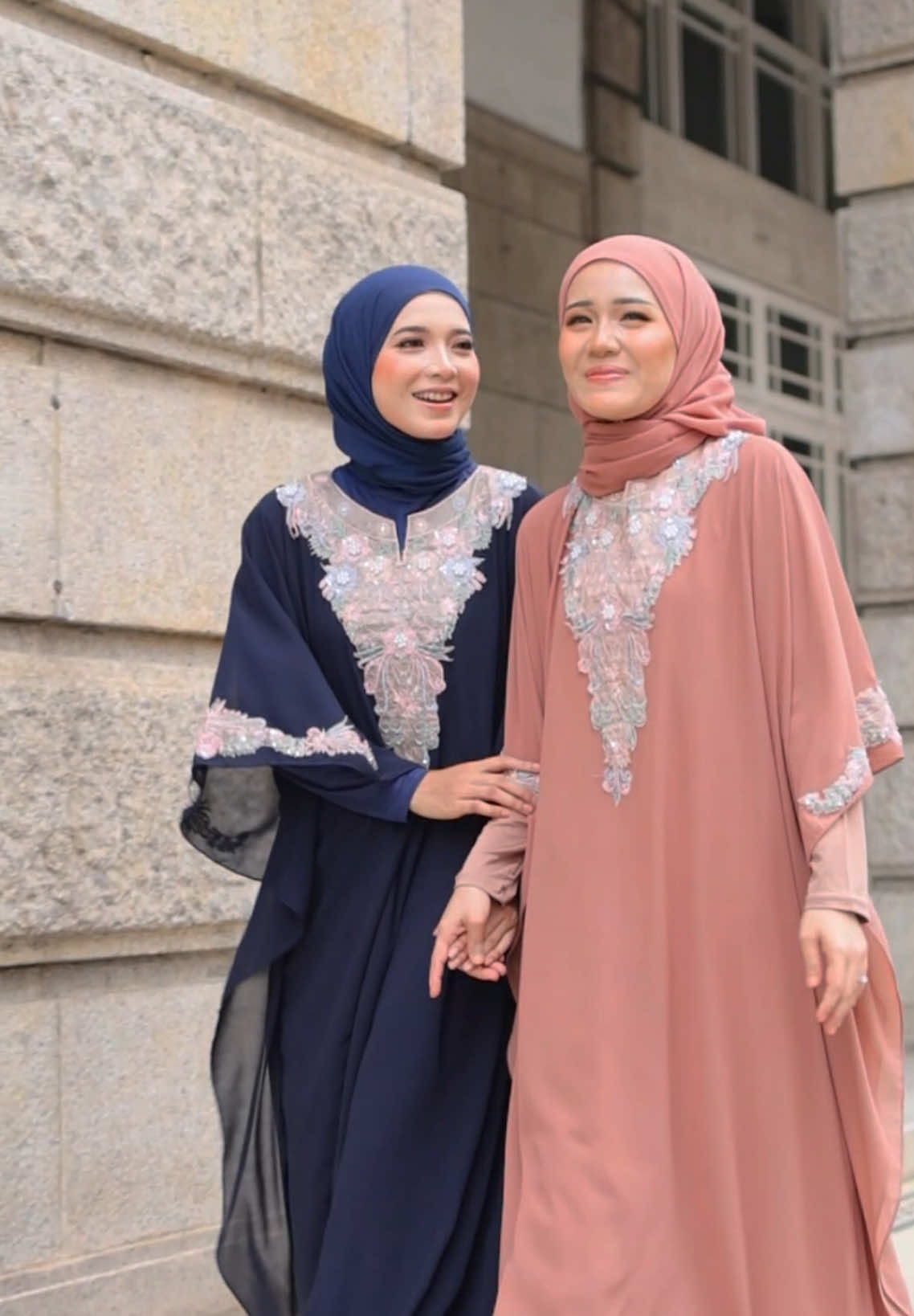 KAFTAN MEK SYAFIKAH 🌿 Kalau kaftan design macam ni korang suka tak ? 🫣 #FYP #tunikmy #tunikmycollection #tunikmyhq #kaftan #kaftanmeksyafikah #kaftanlace #kaftansulam #kaftanmurah #kaftanviral #trending 