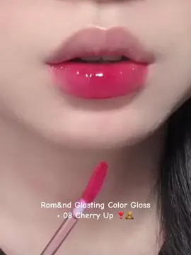 Rom&nd Glasting Color Gloss 🎀 • 8$ ចុះសល់ 6$ • សាច់ក្រែមបែបទឹក ទន់រលោង ចែងចាំងមាន សំណេីមដល់មាត់ ពណ៌ស្អាតៗ • Original Products From Korea 🇰🇷 #beeskinandbeauty #cambodia🇰🇭   #romand #romandglastingcolorgloss