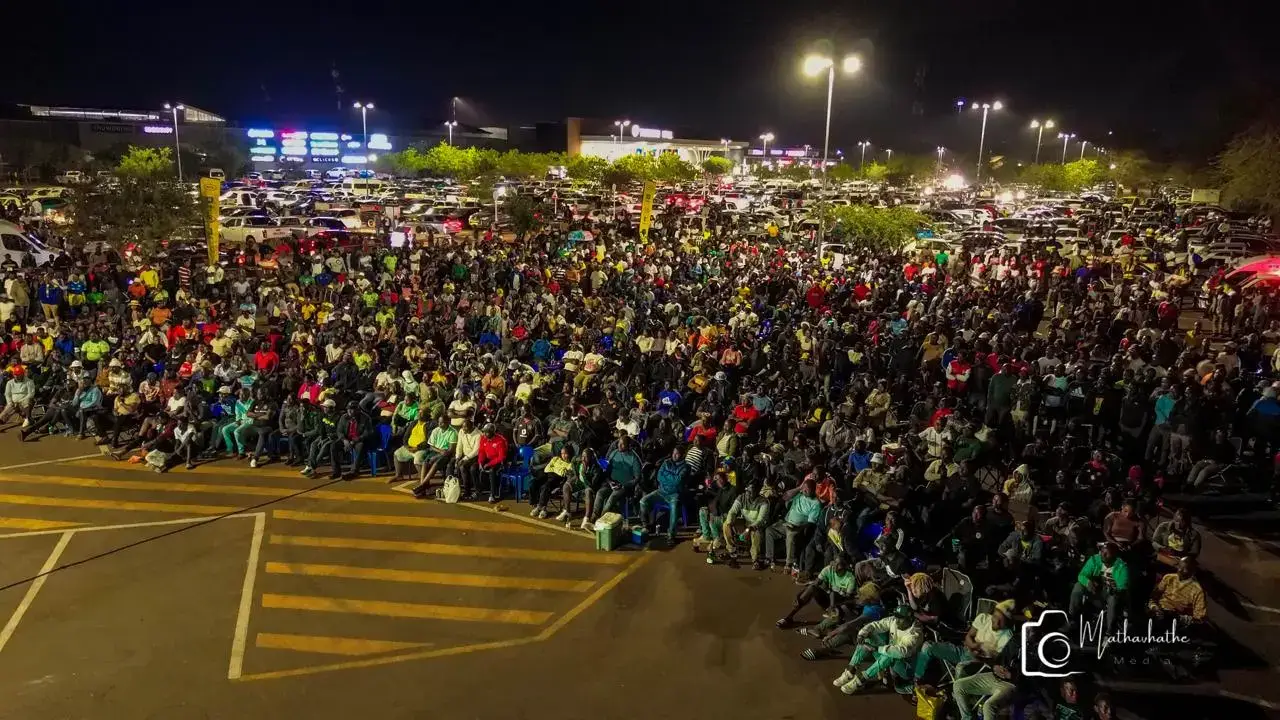 The #bucaneers in Ṱhohoyanḓou who couldn't travel to the #mosesmabhidastadium for the #MTN8Final came out in numbers to support their team at the Thavhani Mall Big Screen view in Ṱhohoyanḓou on Saturday night! 🫡 #oncealways #orlandopirates #upthebucs #MTN8 #footballtiktok #vendatiktok #vendasonline 