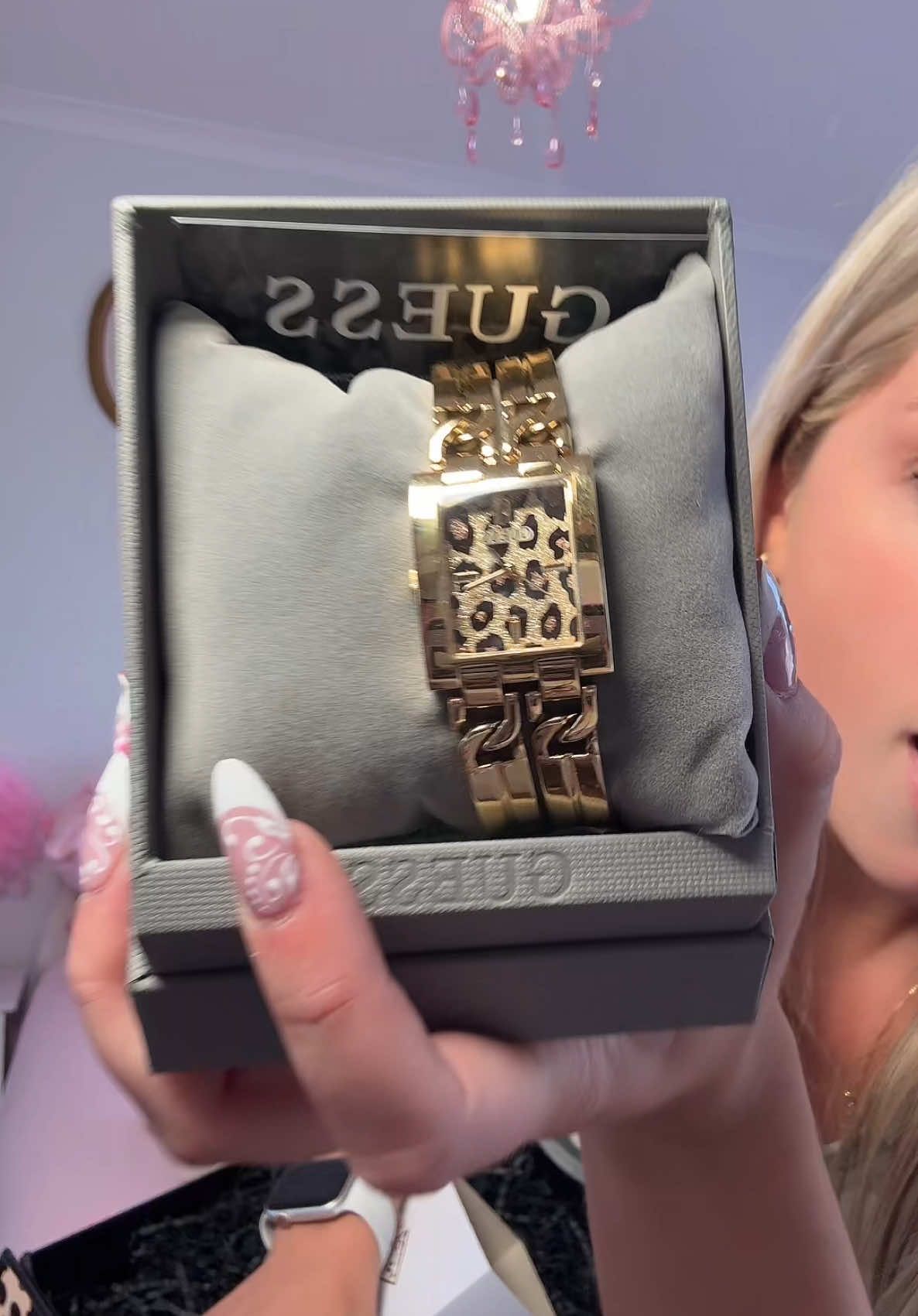 This Guess 40th Anniversary watch is perfect for my leopard print lovers 🐆❤️ style it with me! From @Culture Kings use ANNALISE10 for a discount 🩷 #culturekings #guesswatches #guess 