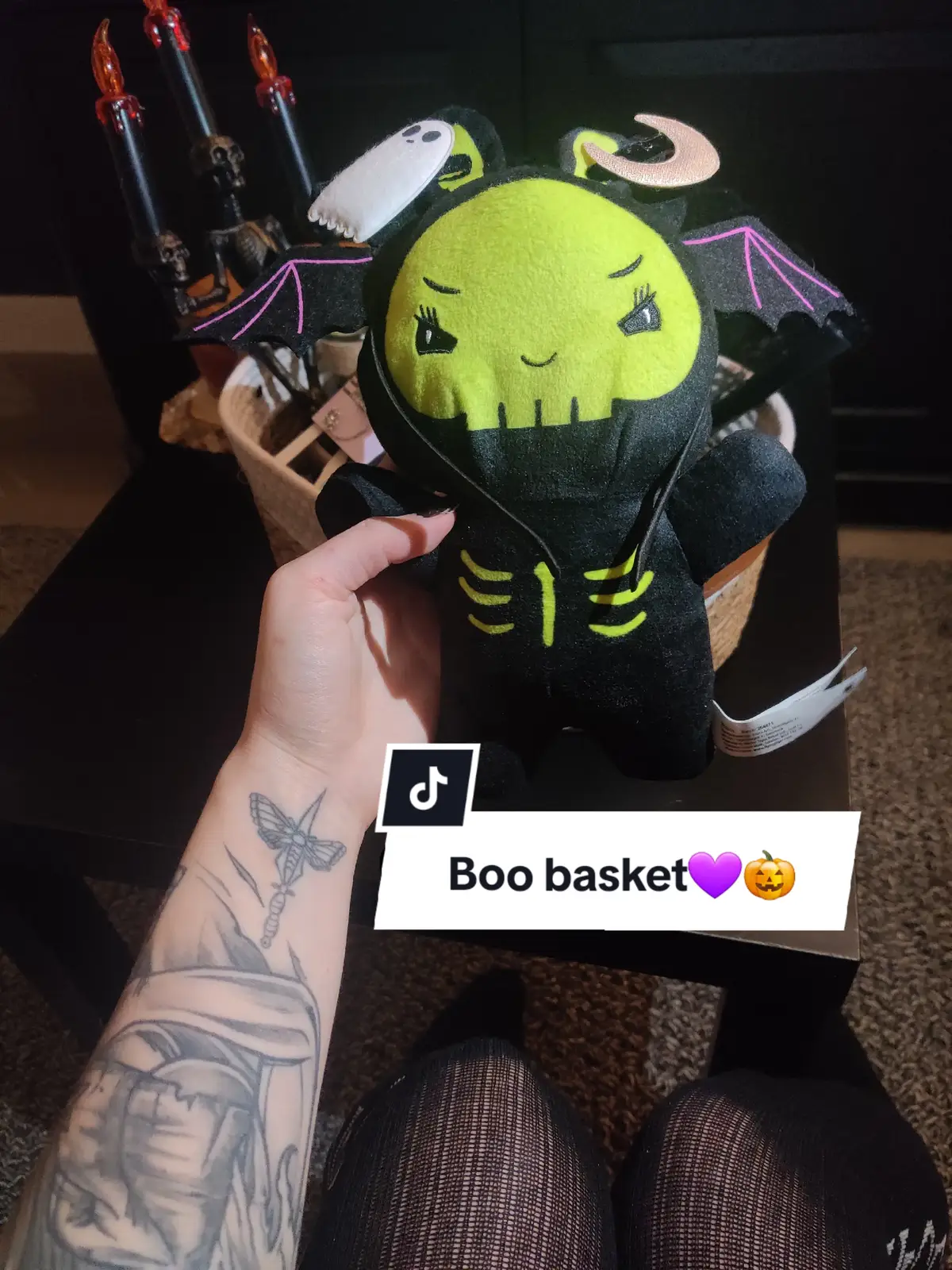 #boobasket #goldenretriever #halloween #alt #goth #beetlejuice #marriedlife #couplegoals #relatable 