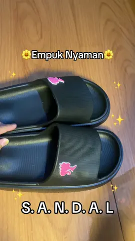 Masih dalam misteri Kenapa kaki kalo pake sendal warna hitam jadi keliatan putih?🤔🤫 #cekoutsekarang #sendalwanita #collin #sandal #hitam #fypシ゚viral 