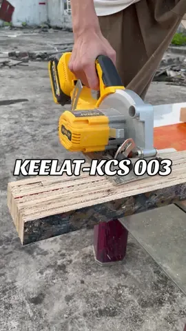 Mari kita buka kotaknya dan gunakan KEELAT-KCS003, gergaji bundar tanpa kabel berukuran 5,5 inci.#KEELAT #DIY #toolsset #gergajikayu #fyyyyyyypppppppppppp #saw #pekerjaantukangkayu #TJD #CJL 
