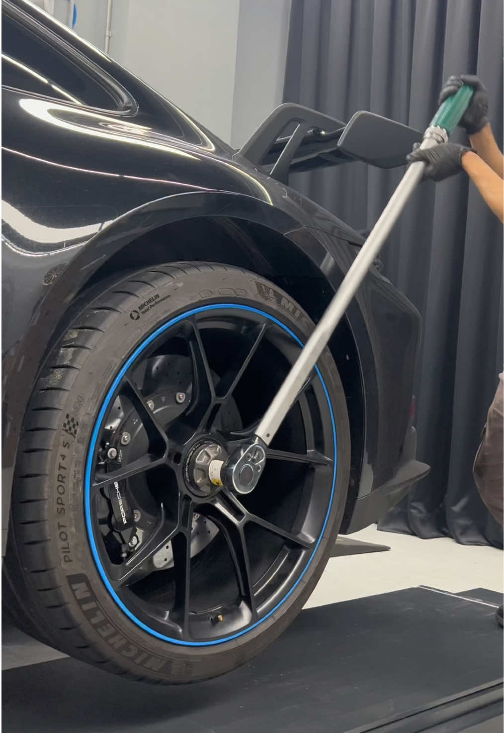 Installing centerlock wheels on Porsche 992 GT3 requires a pro touch 🛠️ ✅ 📍🇲🇾𝘿𝙍𝘾 𝙋𝙚𝙧𝙛𝙤𝙧𝙢𝙖𝙣𝙘𝙚 ---‐------------------------------------------------- 📲 DM, Call, or WhatsApp 6018‐960 6100 ---‐------------------------------------------------- #drcforged #tireshop #tireservice #howto #didyouknow #tireprofessionals #cars #porsche #porsche911 #911 #turbo #911gts #gts #porsche911turbos #carrera