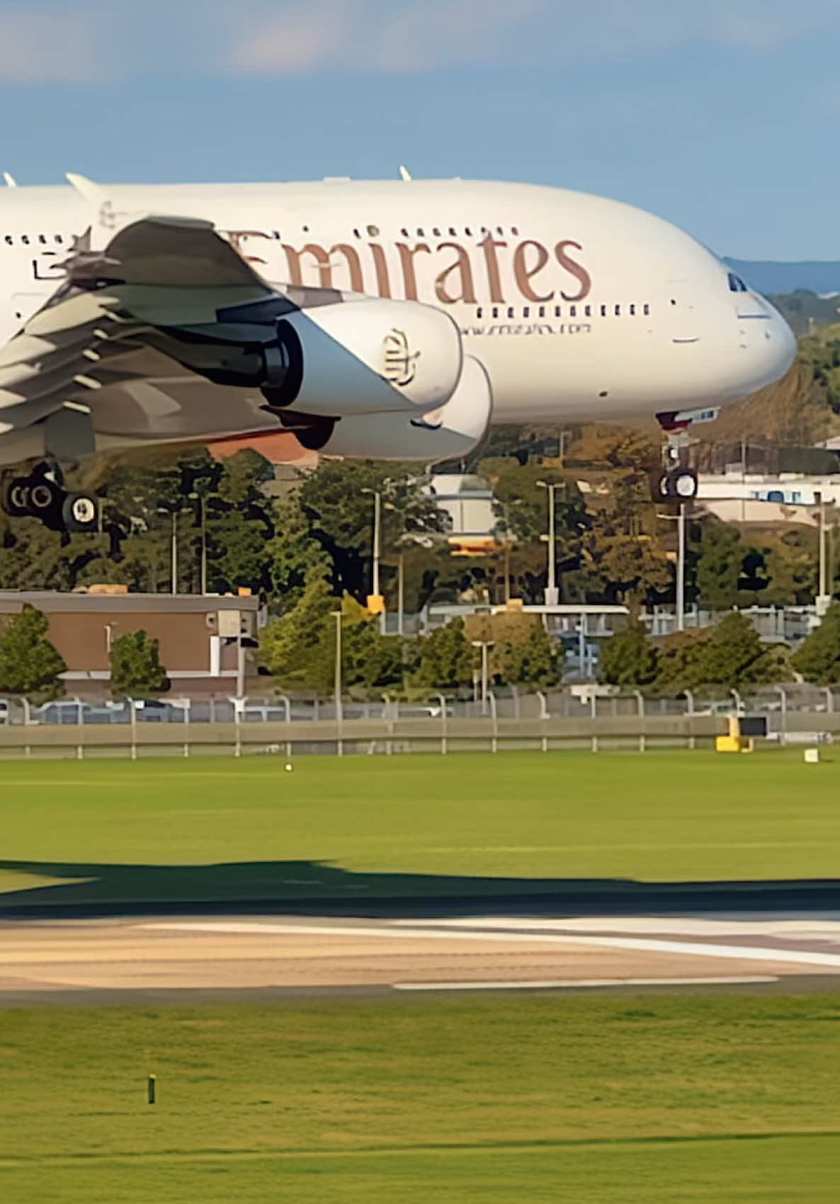 The ifonic Emirates A380 Superjumbo touched down at Heathrow #aviation #pilot #planes #airbusa380 #fyp #heathrow #emirates 