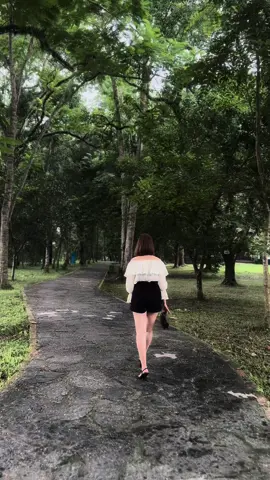 • Ánh nắng của ngày hôm qua không thể phơi khô quần áo của ngày hôm nay. • Hãy sống thật tốt cho hiện tại! 🍀 #2024 