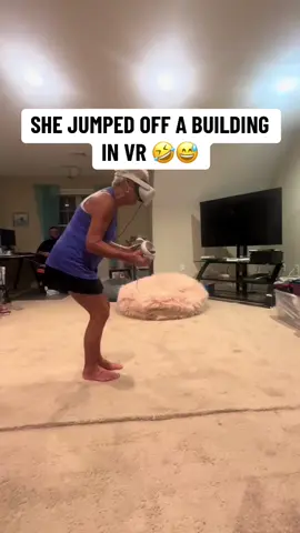 She wasn’t ready 😂😭 (via @Michael Harding) #gaming #sports #fails #VR #virtualreality 