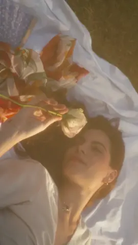 motifs romantiques 🥀 recent videoshoot with @ellen  #fyp #videoportrait #trending #filmmaking #φοργιου #cinematography #greektok #cinematicvideo #colorgrading #athens #greece #videography #dreamy #photoideas #fashionfilm 