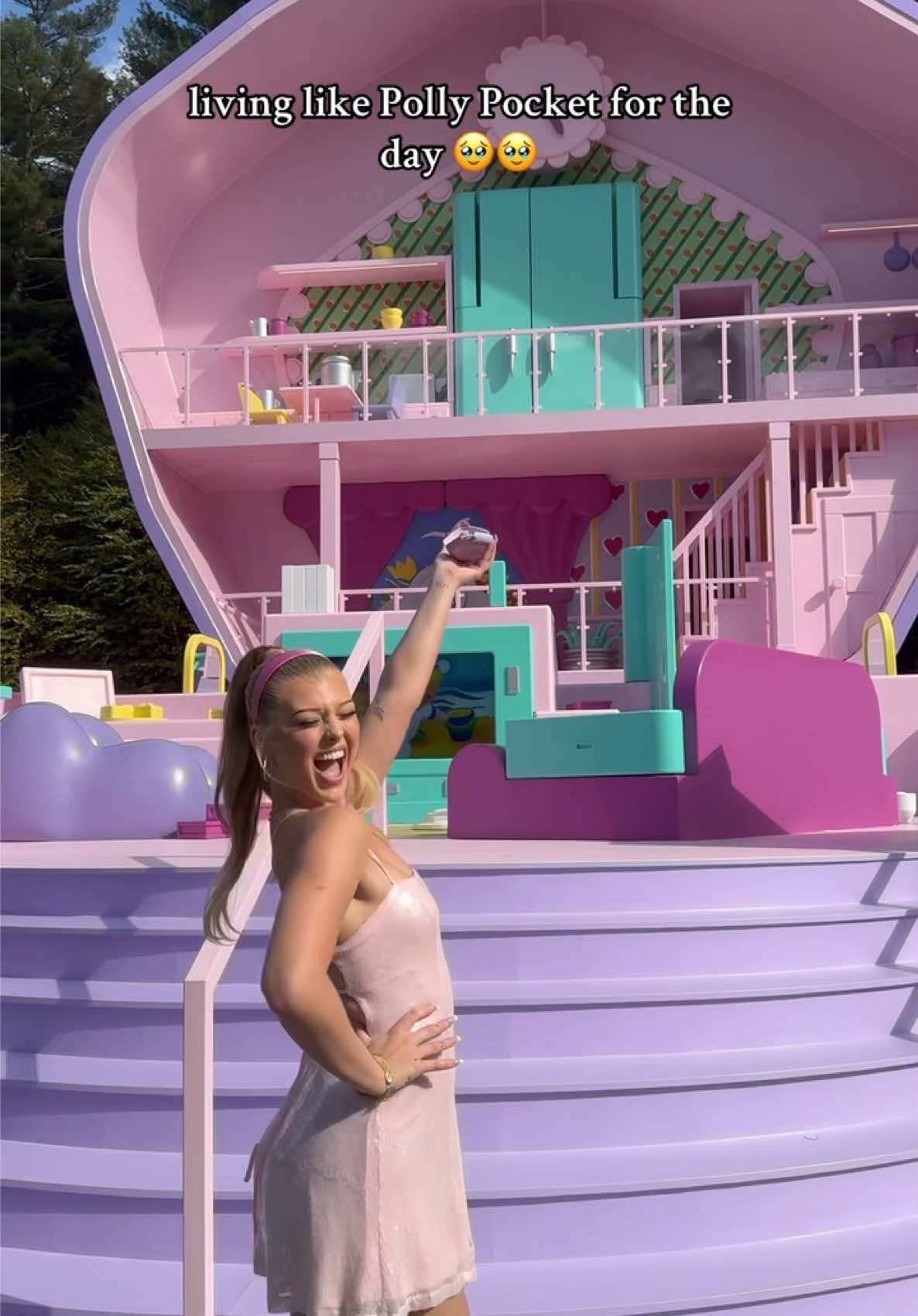 thank you @airbnb for letting me live my polly pocket dreams at the polly pocket icon 👛🩰🎀💕  #airbnbpartner