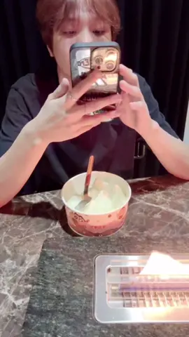 #haechan live on weverse now 